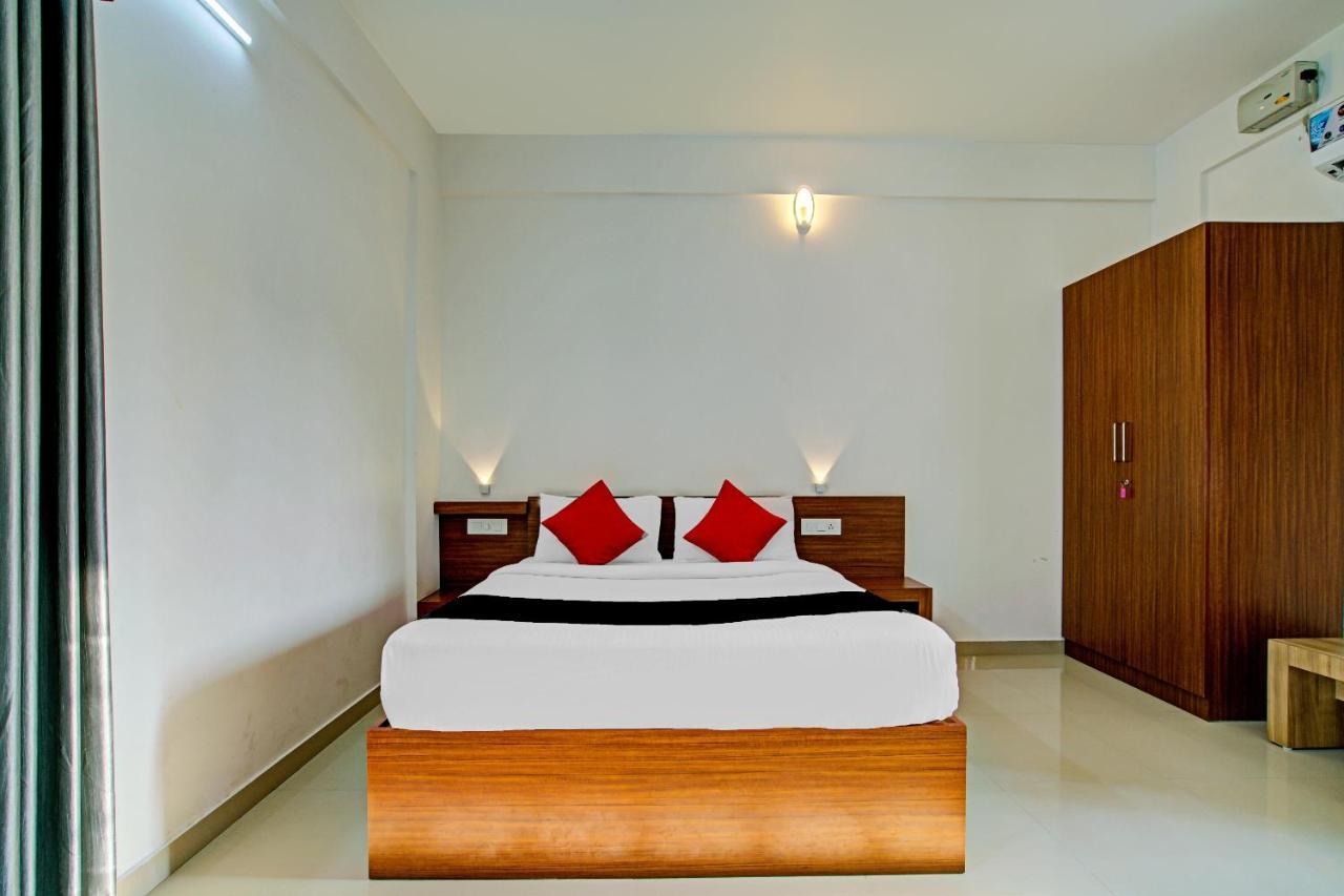 Kochi Vaccinated Staff- Capital O 74715 Phoenix Holidays酒店 外观 照片