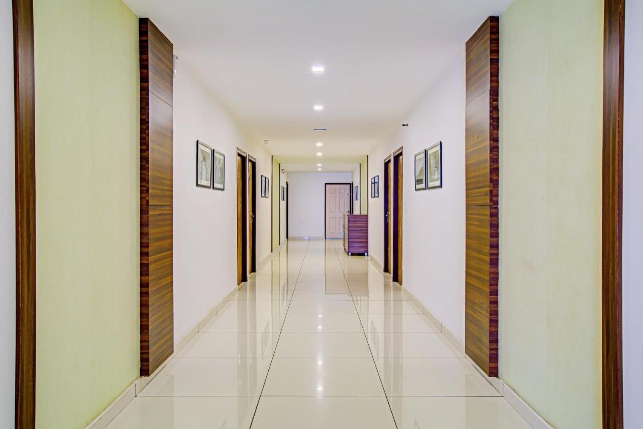 Kochi Vaccinated Staff- Capital O 74715 Phoenix Holidays酒店 外观 照片