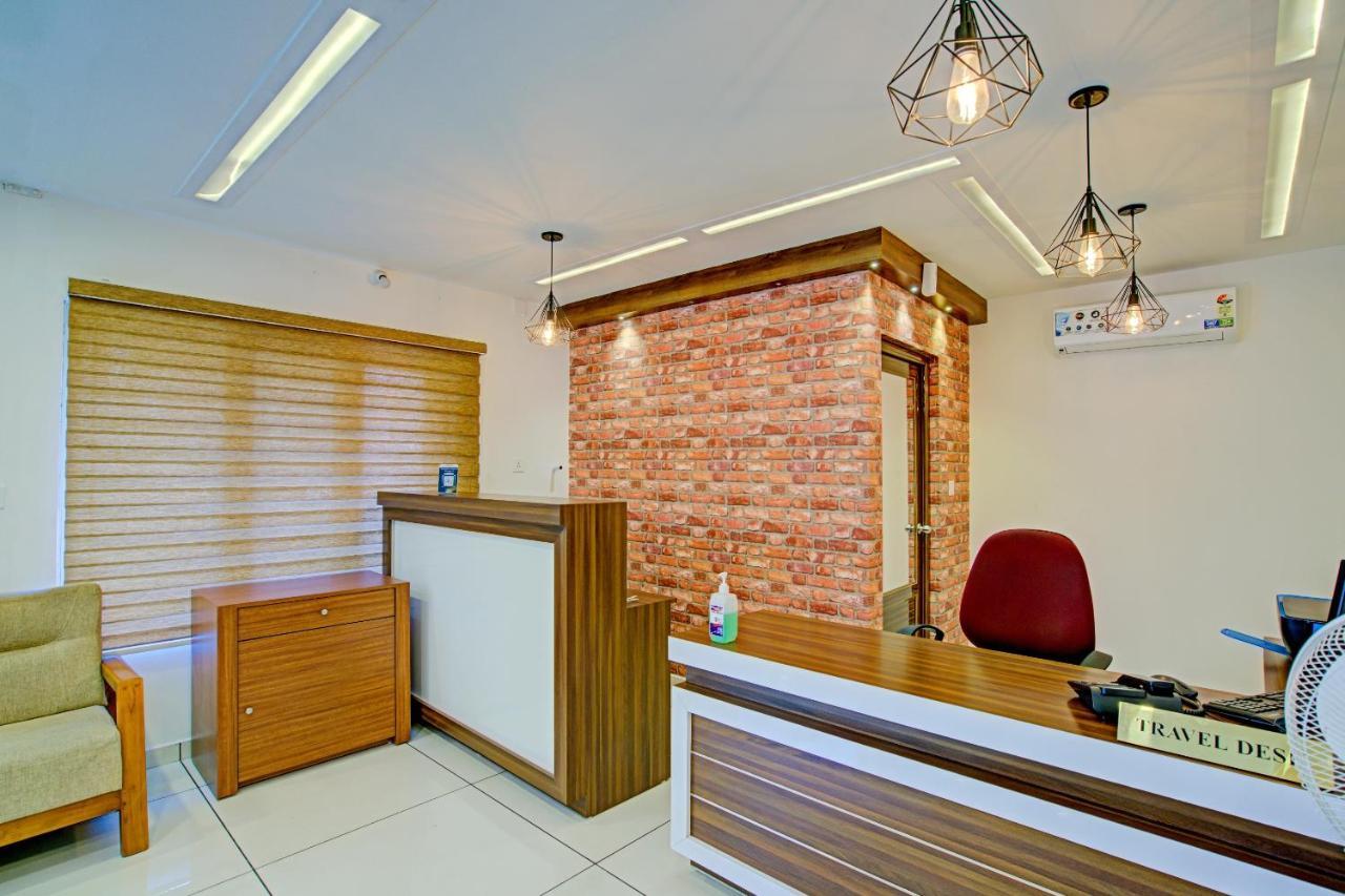 Kochi Vaccinated Staff- Capital O 74715 Phoenix Holidays酒店 外观 照片