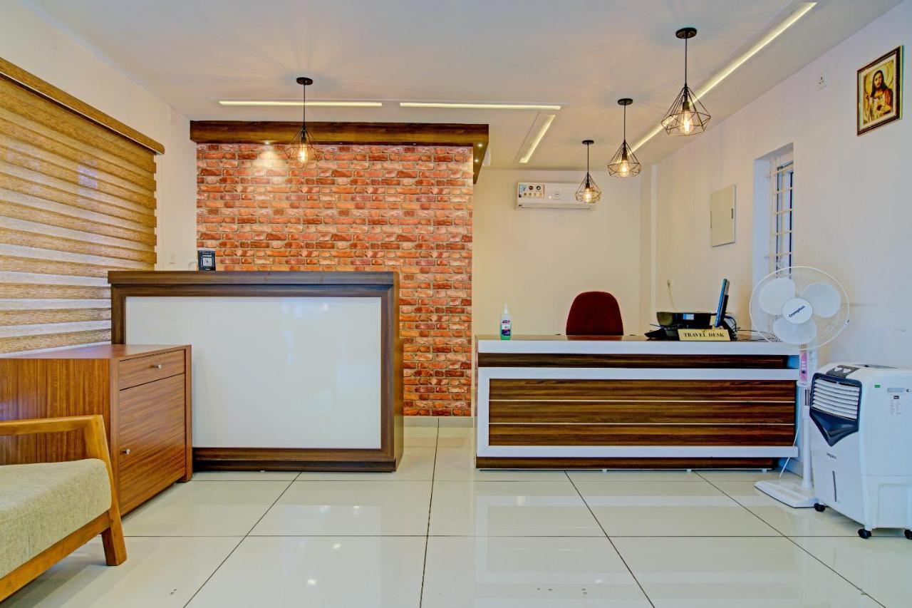Kochi Vaccinated Staff- Capital O 74715 Phoenix Holidays酒店 外观 照片