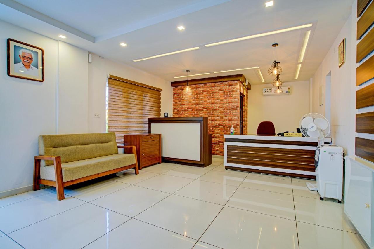 Kochi Vaccinated Staff- Capital O 74715 Phoenix Holidays酒店 外观 照片